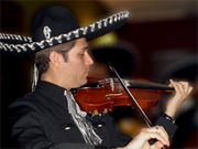 Andrés de Rivera, violin y director del mariachi Mestizo